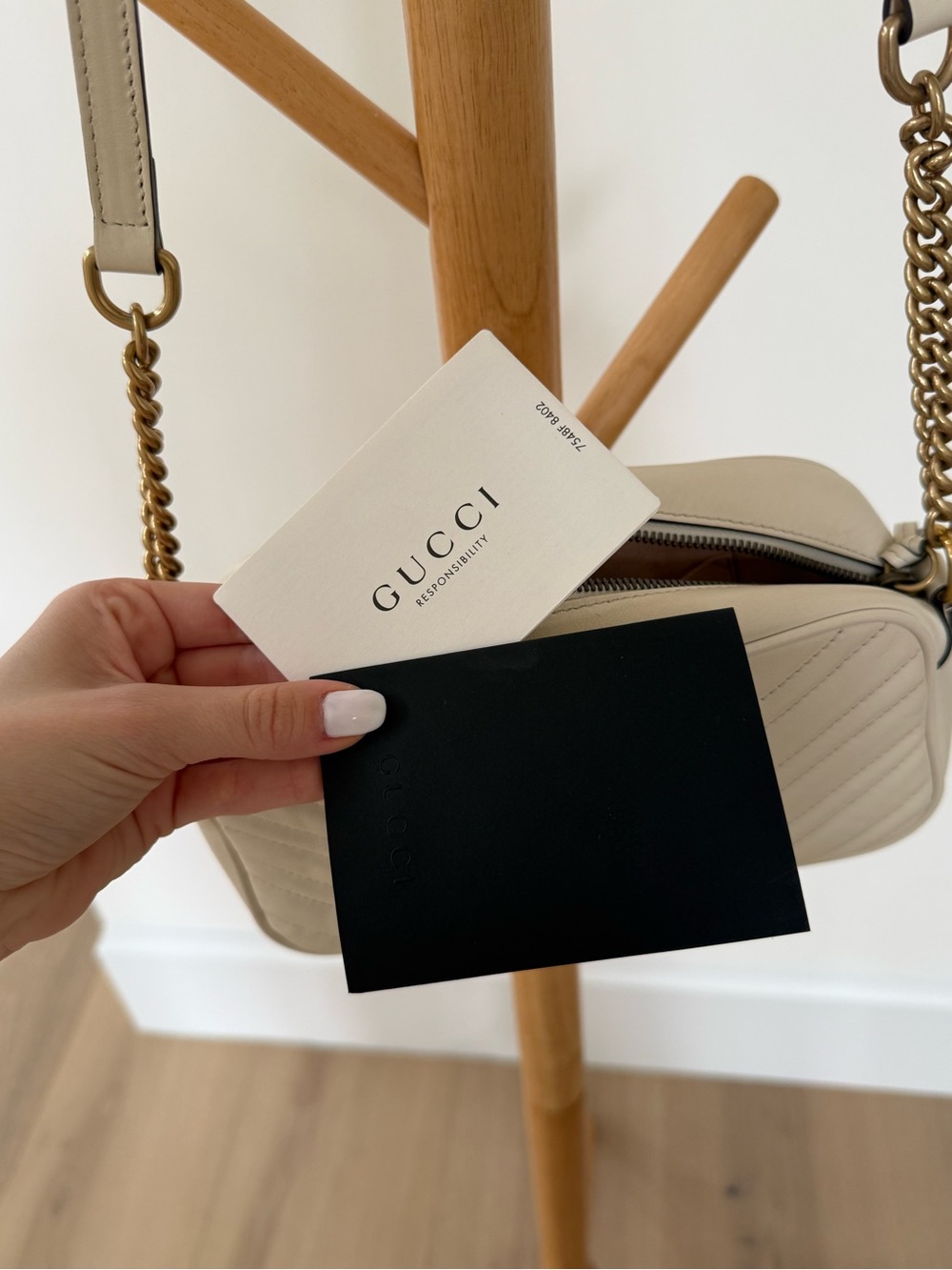 Gucci GG Marmont chevron quilted leather camera bag with gold-tone hardware - Picture 12 of 13